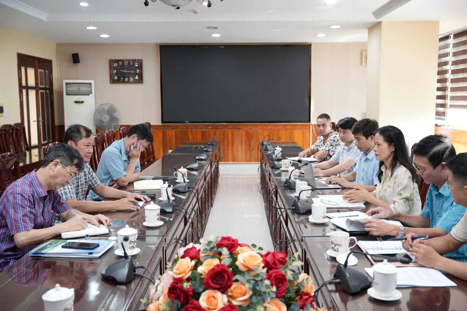 Trường Đại học Hồng Đức làm việc với Sở Xây dựng Thanh Hoá về công tác chuẩn bị kỳ thi sát hạch Chứng chỉ hành nghề môi giới bất động sản năm 2026